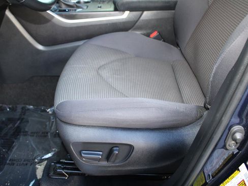 Used 2023 Toyota Highlander LE image 26