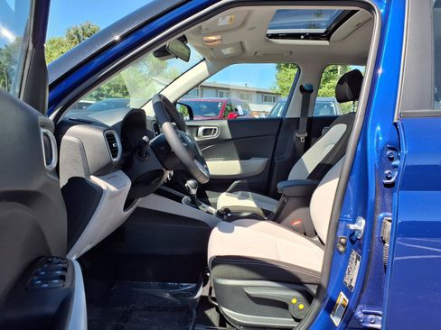 Used 2025 Hyundai Venue SEL FWD image 18