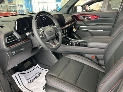 New 2026 Chevrolet Traverse Z71 w/ Enhanced Driving Package image 2