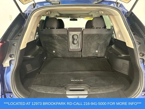 Used 2017 Nissan Rogue SV w/ Sun & Sound Touring Package AWD/4WD image 17