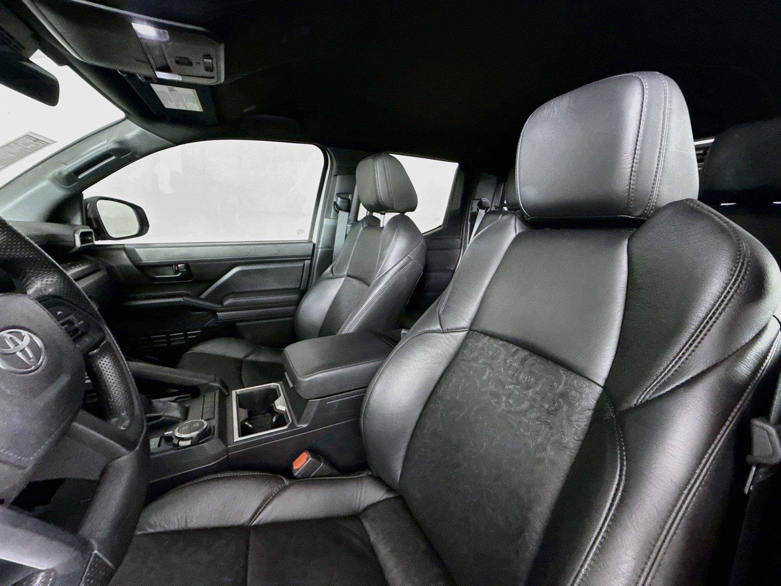 Certified 2025 Toyota Tacoma SR5 AWD/4WD image 4