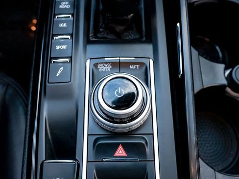 Used 2021 Maserati Levante image 35