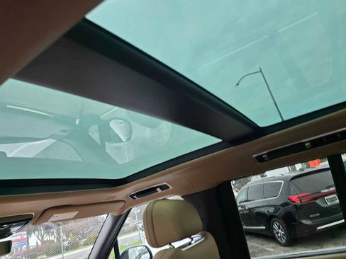 Used 2023 Land Rover Range Rover Autobiography image 21