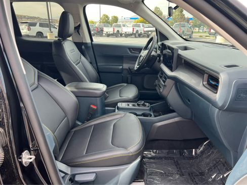 Used 2025 Ford Maverick Lobo AWD/4WD image 4