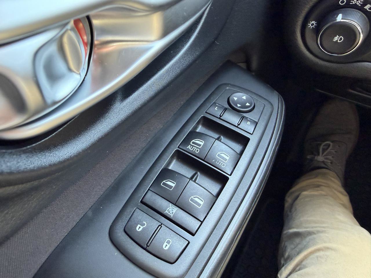Used 2014 Jeep Cherokee Latitude w/ Cold Weather Group AWD/4WD image 30