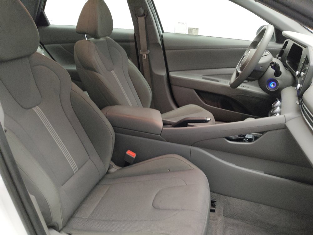 Used 2025 Hyundai Elantra SE FWD image 21