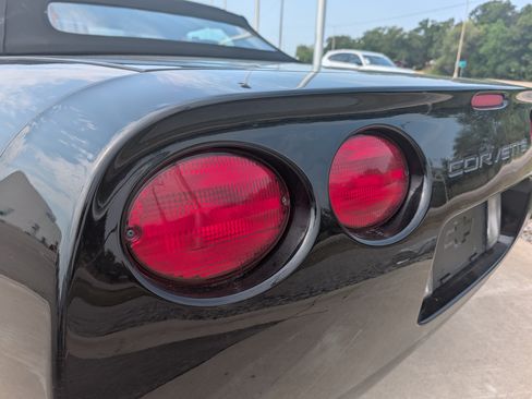 Used 2002 Chevrolet Corvette Convertible w/ Preferred Equipment Group2 RWD image 5