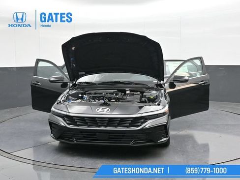 Used 2025 Hyundai Elantra Limited w/ Cargo Package FWD image 63