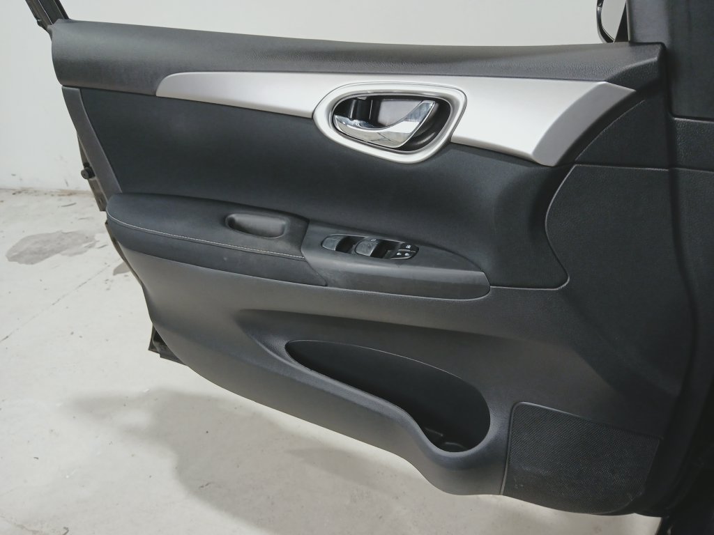 Used 2015 Nissan Sentra SV FWD image 27
