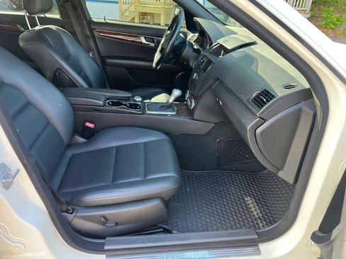 Used 2009 Mercedes-Benz C 300 4MATIC Sedan image 18