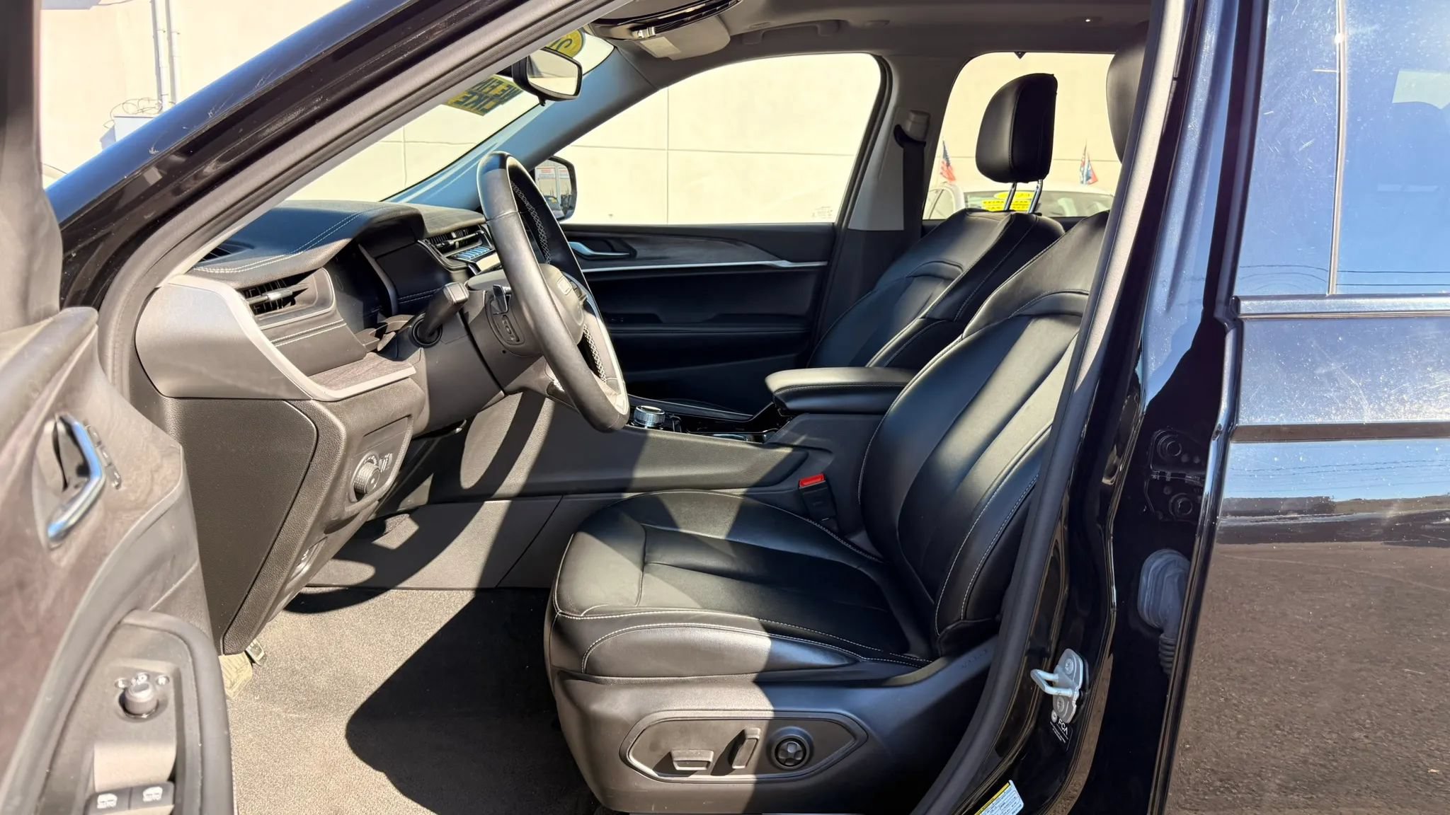 Used 2021 Jeep Grand Cherokee L Limited AWD/4WD image 12
