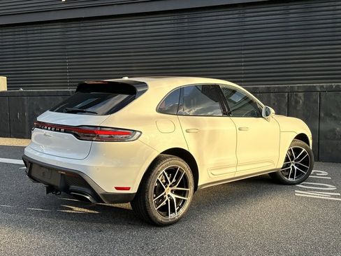 Certified 2025 Porsche Macan image 10