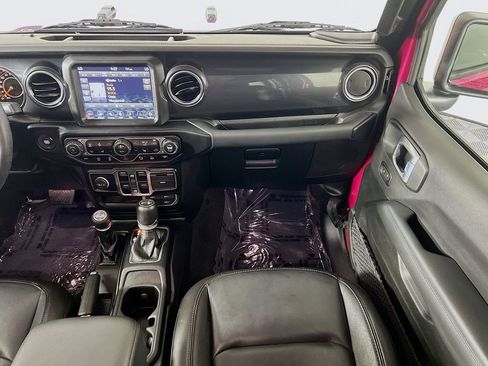 Used 2022 Jeep Wrangler Unlimited Sahara AWD/4WD image 24