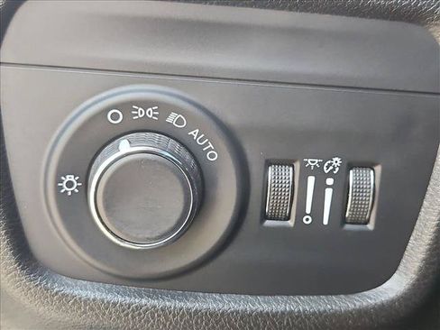 Used 2025 Jeep Grand Cherokee Altitude AWD/4WD image 17