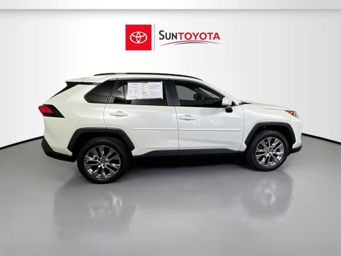 Used 2021 Toyota RAV4 XLE Premium image 2