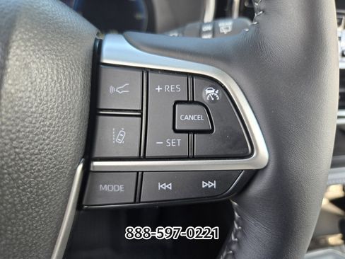 Used 2025 Toyota Highlander Platinum image 28