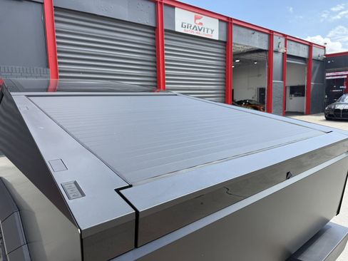 Used 2024 Tesla Cybertruck AWD Crew Cab image 31