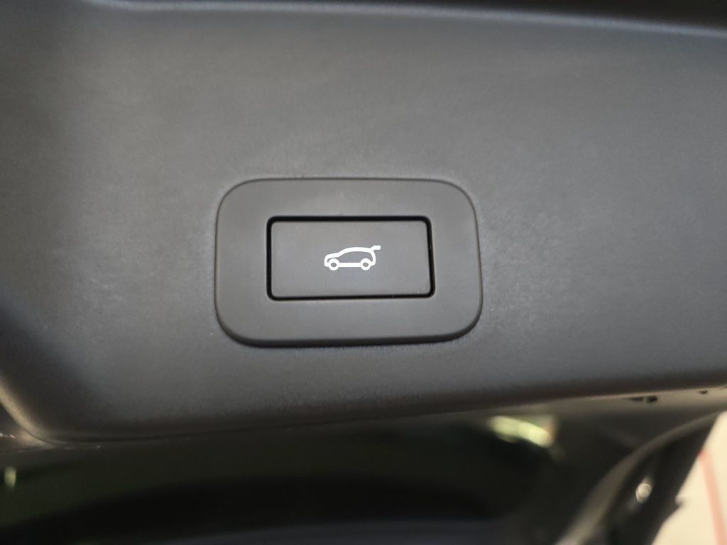 Certified 2023 Land Rover Range Rover Evoque SE AWD/4WD image 16
