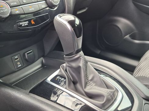 Used 2017 Nissan Rogue Sport SV FWD image 22