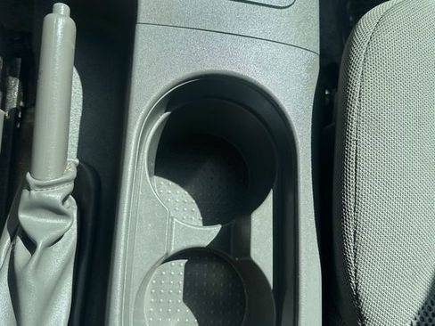 Used 2016 Nissan Frontier SV image 26