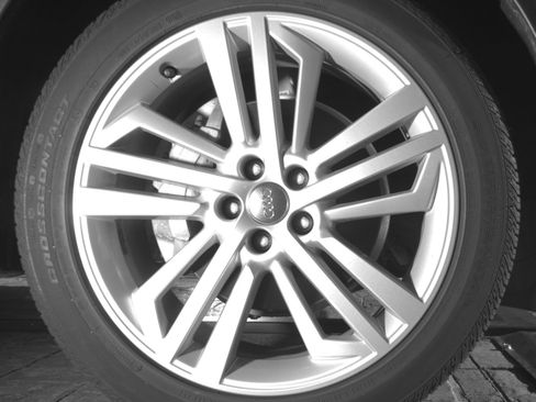 Used 2019 Audi Q5 2.0T Premium Plus w/ Premium Plus Package AWD/4WD image 11