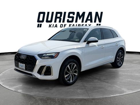 Used 2023 Audi Q5 2.0T Premium w/ Convenience Package AWD/4WD image 3