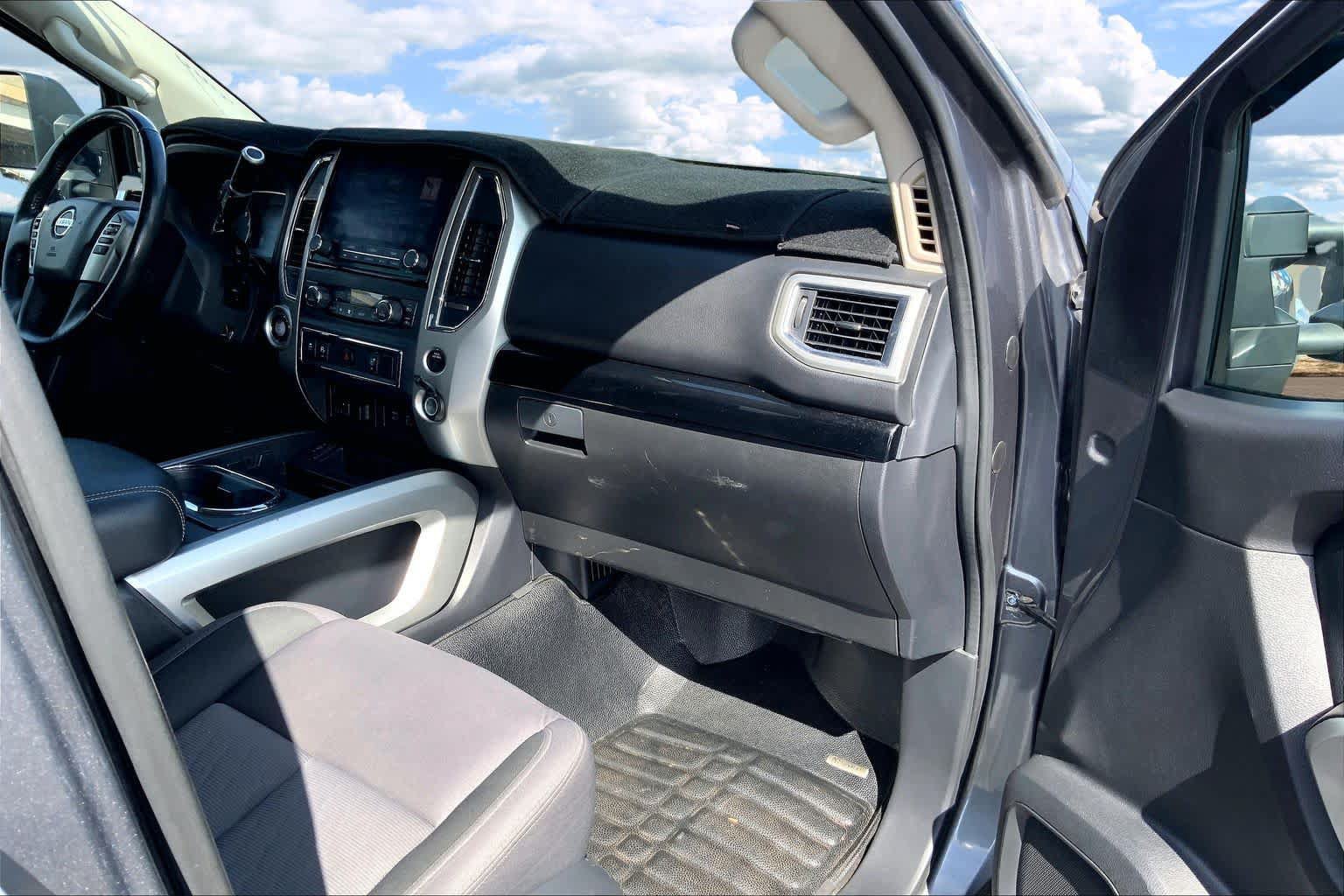 Used 2020 Nissan Titan SV w/ SV Convenience Package RWD image 23
