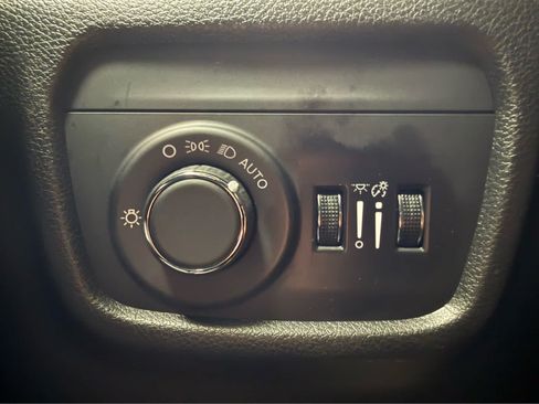 Used 2024 Jeep Grand Cherokee Altitude AWD/4WD image 25