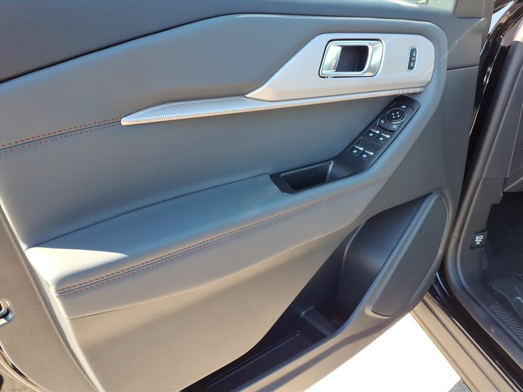 New 2026 Ford Explorer Active w/ Active Comfort Package RWD image 9