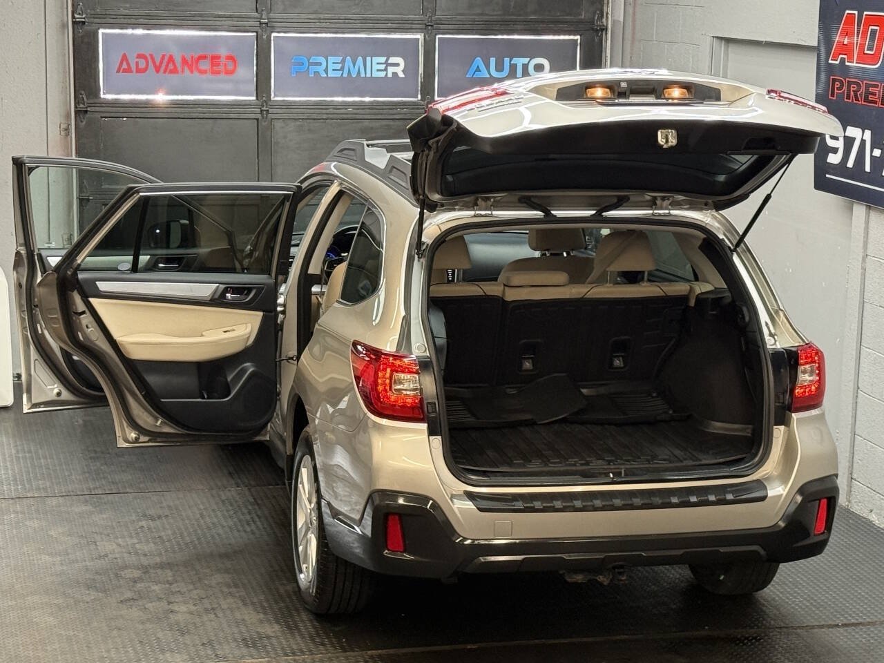 Used 2018 Subaru Outback 2.5i Premium w/ Popular Package #1 AWD/4WD image 13
