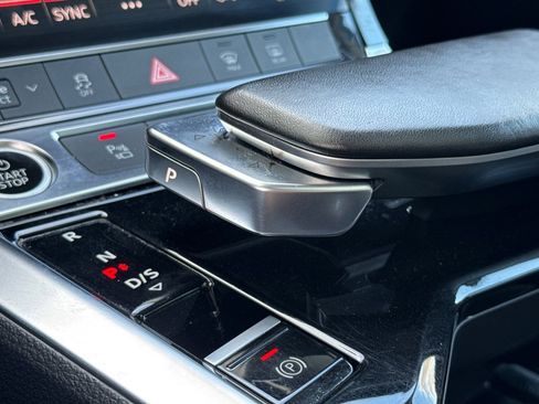 Used 2021 Audi e-tron Premium w/ Convenience Plus Package image 18