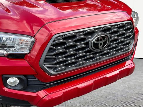 Used 2022 Toyota Tacoma TRD Sport AWD/4WD image 33