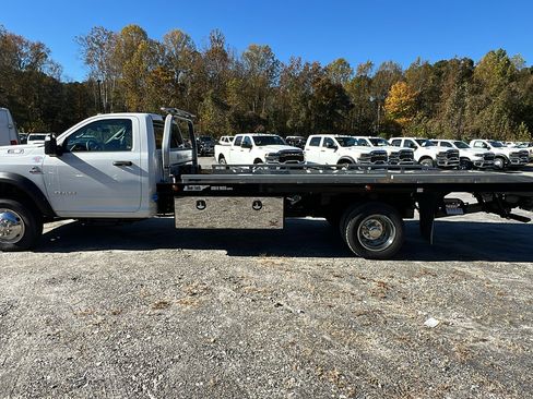New 2025 RAM 5500 4x4 Regular Cab image 11