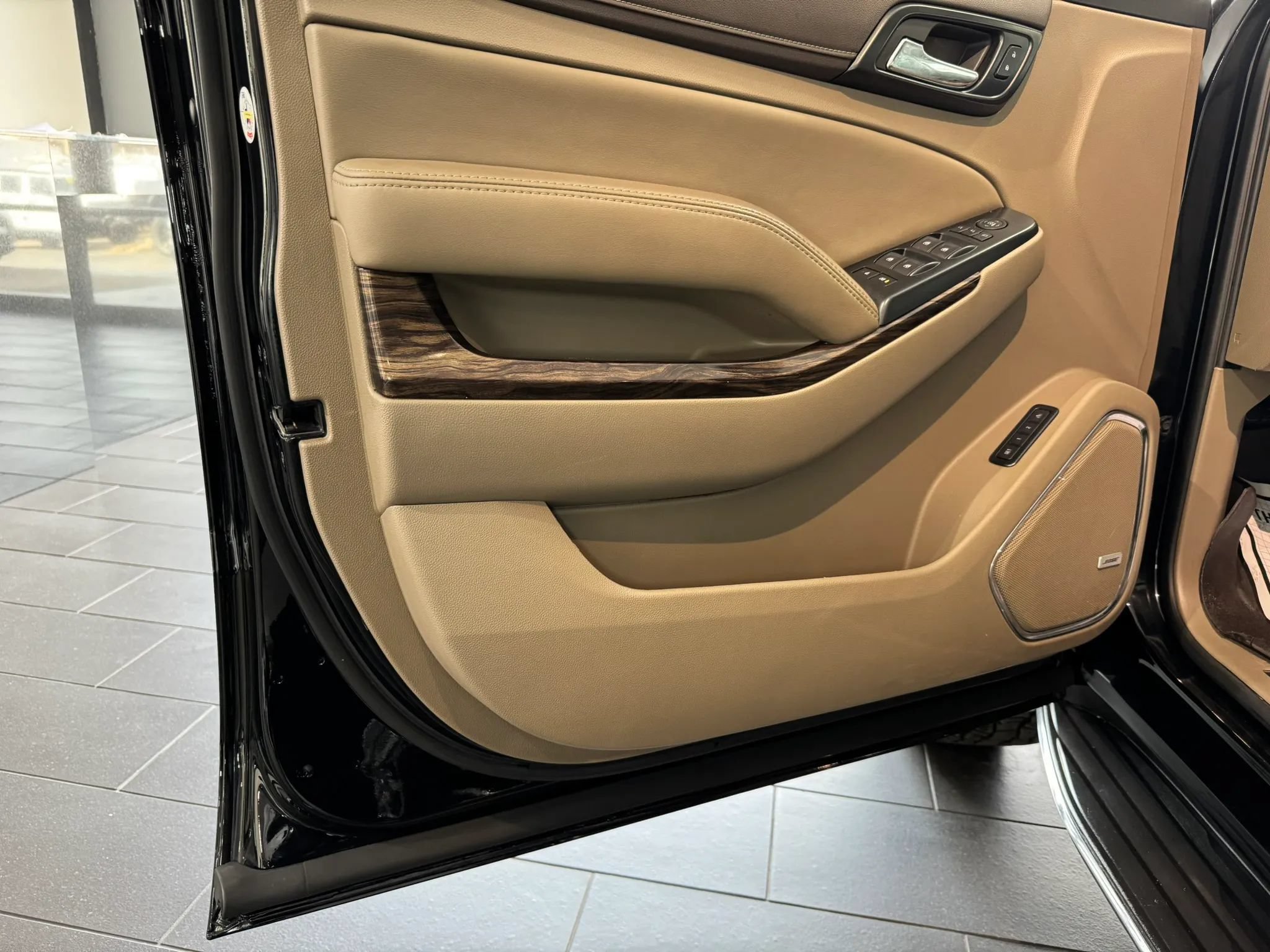 Used 2017 GMC Yukon SLT AWD/4WD image 33
