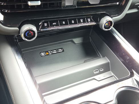 New 2026 Chevrolet Tahoe High Country AWD/4WD image 13