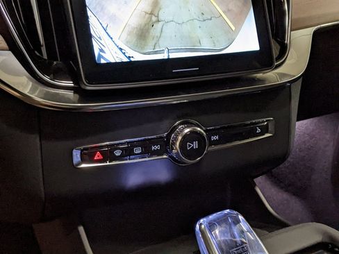 New 2025 Volvo XC90 T8 Plus w/ Protection Package Premier image 18