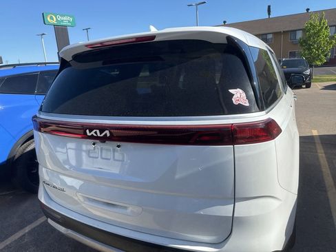 Used 2022 Kia Carnival LX FWD image 4