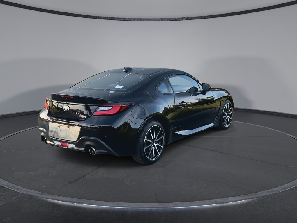 Used 2025 Toyota GR86 RWD image 8