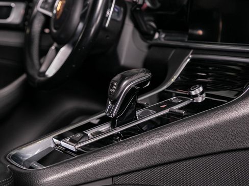 Used 2018 Porsche Panamera 4 AWD/4WD image 34