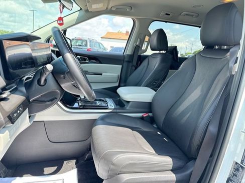 Used 2024 Kia Carnival SX FWD image 11