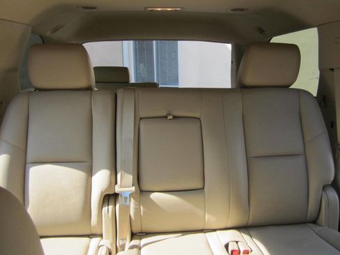 Used 2012 Cadillac Escalade Luxury image 19