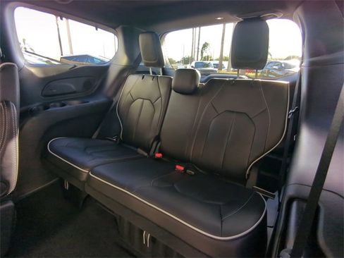 New 2026 Chrysler Pacifica Limited w/ Uconnect Theater Family Group image 16