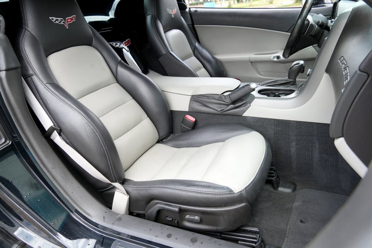 Used 2007 Chevrolet Corvette Convertible w/ Preferred Equipment Group RWD image 8