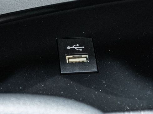 Used 2025 Toyota Sienna XLE image 22