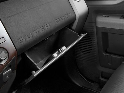 Used 2014 Ford F250 Lariat w/ Lariat Interior Package image 14