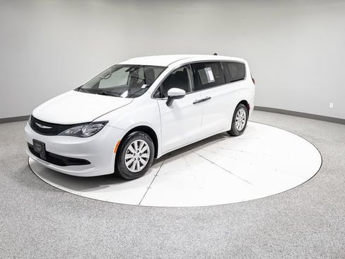 Used 2021 Chrysler Voyager L FWD image 36