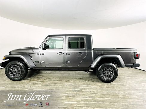New 2025 Jeep Gladiator Sport image 9
