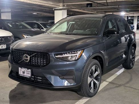 New 2026 Volvo XC40 B5 Core w/ Climate Package AWD/4WD image 7