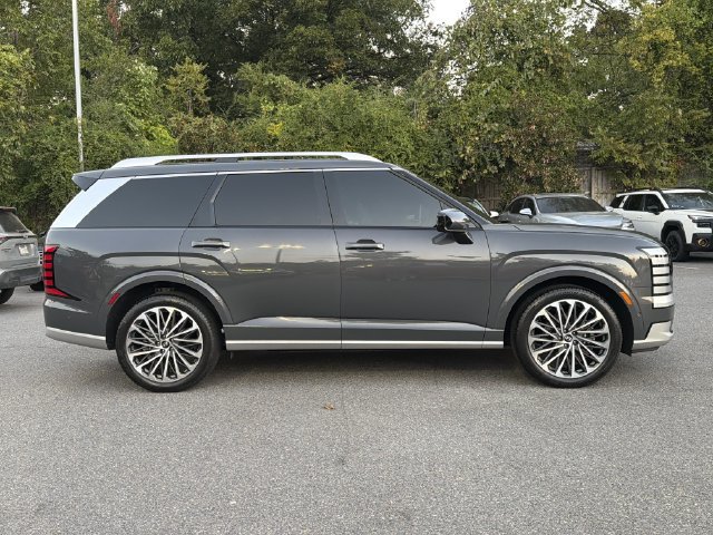 Used 2026 Hyundai Palisade Calligraphy FWD image 2