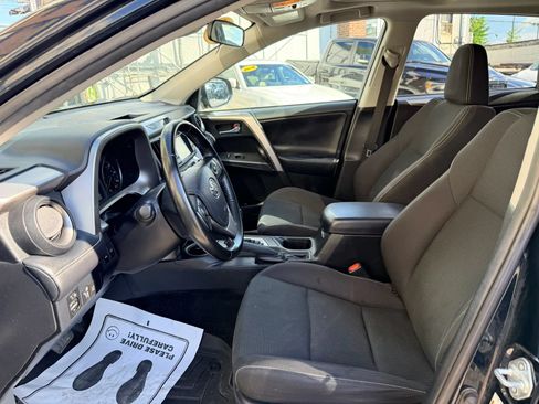 Used 2018 Toyota RAV4 XLE AWD/4WD image 13